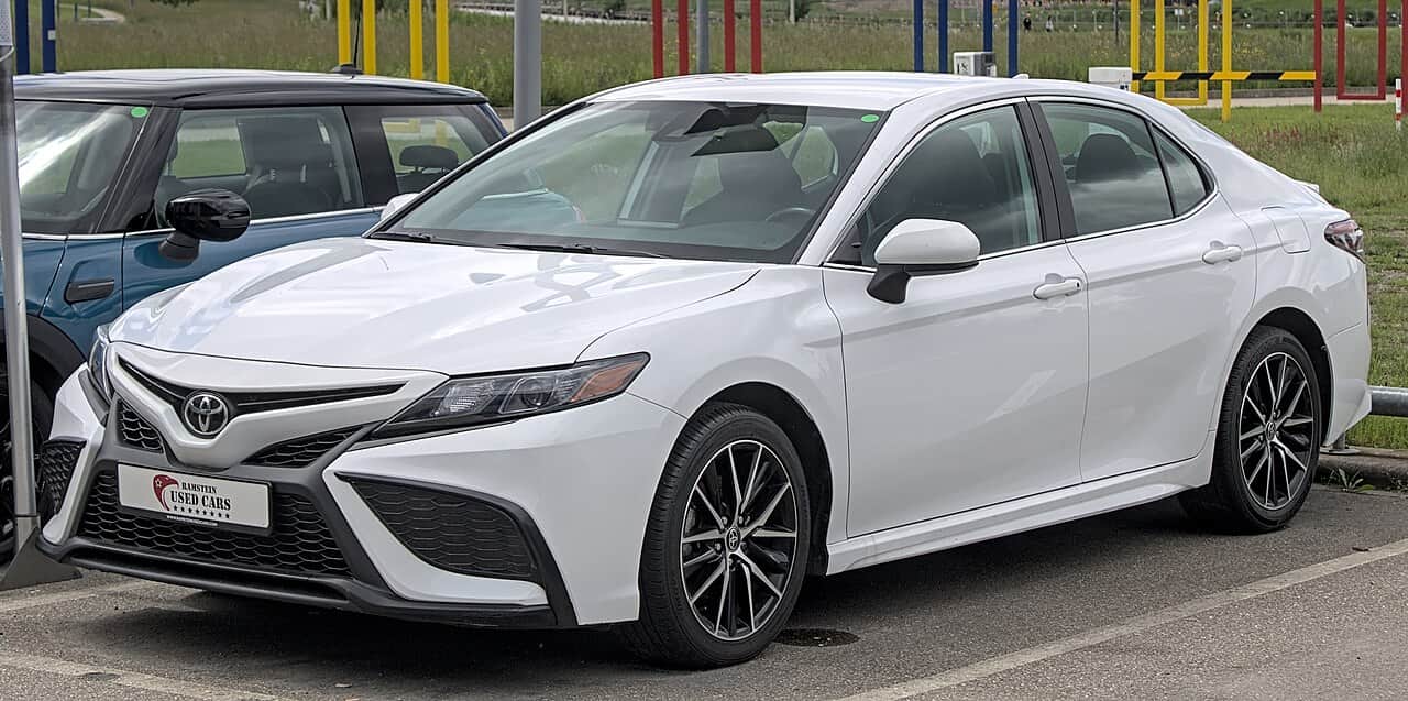 Toyota Camry (AXVH70)